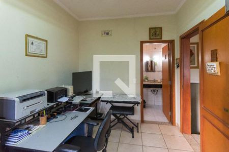 Casa à venda com 210m², 3 quartos e 5 vagas Casa à venda com 210m², 3 quartos e 5 vagasEscritório