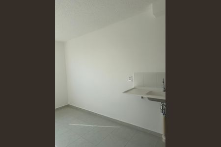 Cozinha de apartamento para alugar com 2 quartos, 32m² em Jardim Soares, São Paulo