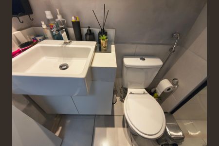 Apartamento à venda com 47m², 2 quartos e 1 vaga Apartamento à venda com 47m², 2 quartos e 1 vagaBanheiro Social