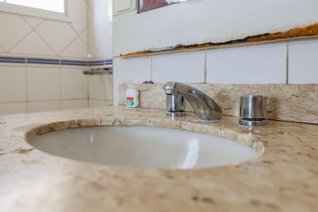 Casa de condomínio para alugar com 550m², 4 quartos e 2 vagasBanheiro 2 da Suíte