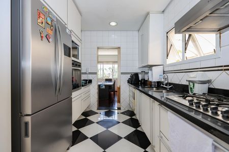 Casa de condomínio para alugar com 550m², 4 quartos e 2 vagasCozinha