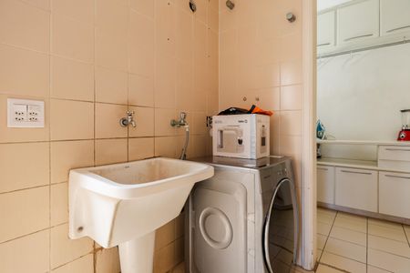 Casa de condomínio para alugar com 550m², 4 quartos e 2 vagasÁrea de Serviço