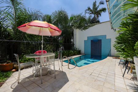 Casa de condomínio para alugar com 550m², 4 quartos e 2 vagasÁrea externa