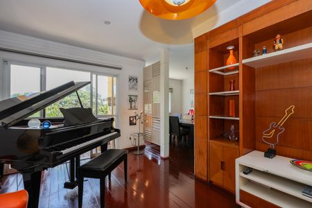 Casa de condomínio para alugar com 550m², 4 quartos e 2 vagasSala