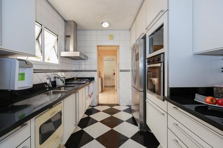 Casa de condomínio para alugar com 550m², 4 quartos e 2 vagasCozinha