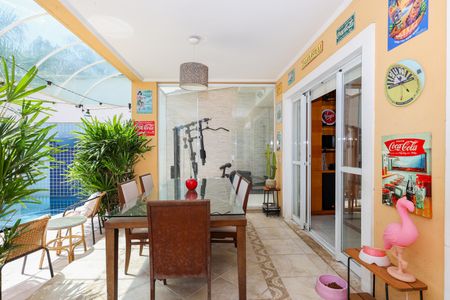 Casa de condomínio para alugar com 550m², 4 quartos e 2 vagasÁrea externa