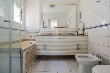 Casa de condomínio para alugar com 550m², 4 quartos e 2 vagasBanheiro 2 da Suíte