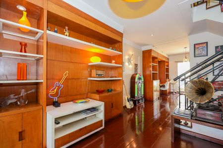 Casa de condomínio para alugar com 550m², 4 quartos e 2 vagasSala