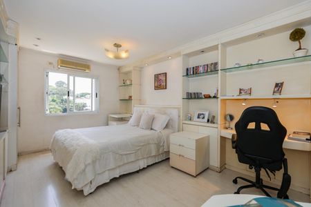 Casa de condomínio para alugar com 550m², 4 quartos e 2 vagasSuíte