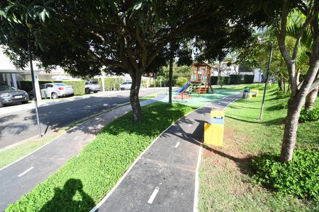 Casa de condomínio à venda com 196m², 3 quartos e 4 vagasÁrea comum - Playground