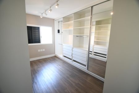Casa de condomínio à venda com 196m², 3 quartos e 4 vagasQuarto 3 - Suíte Closet