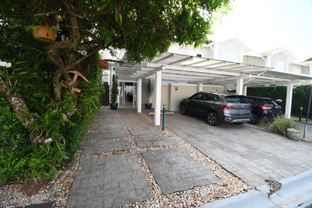 Casa de condomínio à venda com 196m², 3 quartos e 4 vagasFachada