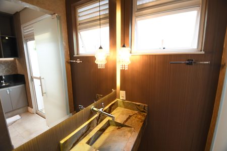 Casa de condomínio à venda com 196m², 3 quartos e 4 vagasLavabo