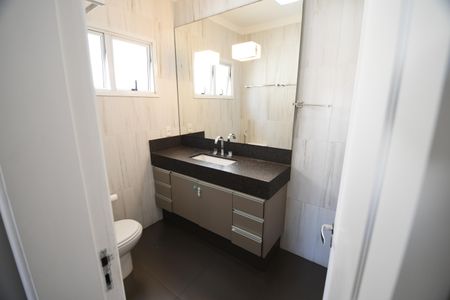 Casa de condomínio à venda com 196m², 3 quartos e 4 vagasBanheiro Suíte