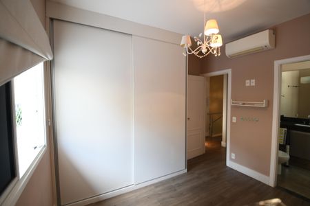 Casa de condomínio à venda com 196m², 3 quartos e 4 vagasQuarto 2 - Suíte