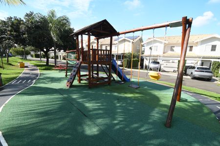 Casa de condomínio à venda com 196m², 3 quartos e 4 vagasÁrea comum - Playground