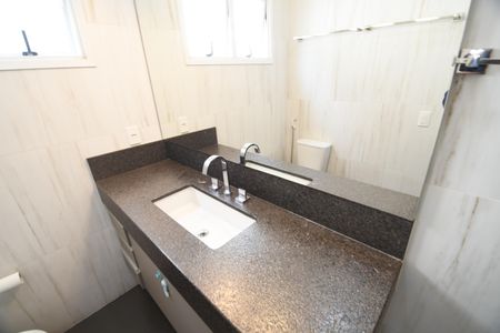 Casa de condomínio à venda com 196m², 3 quartos e 4 vagasBanheiro Suíte