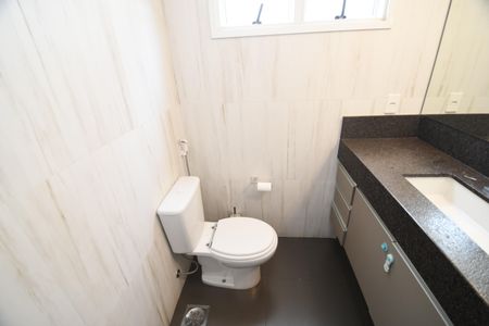 Casa de condomínio à venda com 196m², 3 quartos e 4 vagasBanheiro Suíte