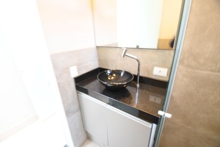 Casa de condomínio à venda com 196m², 3 quartos e 4 vagasBanheiro de serviço