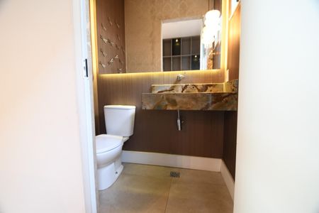 Casa de condomínio à venda com 196m², 3 quartos e 4 vagasLavabo