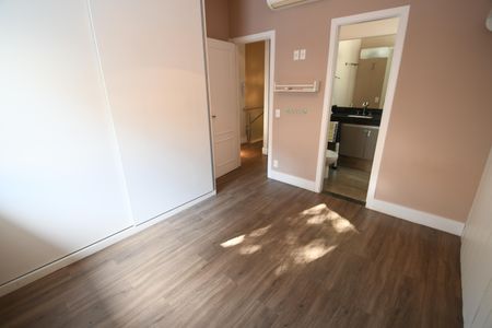 Casa de condomínio à venda com 196m², 3 quartos e 4 vagasQuarto 2 - Suíte