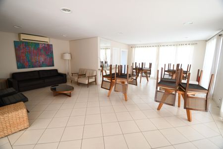 Casa de condomínio à venda com 196m², 3 quartos e 4 vagasÁrea comum - Salão de festas