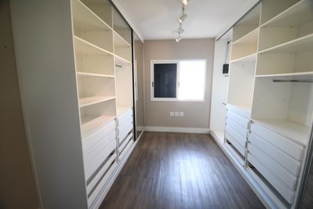 Casa de condomínio à venda com 196m², 3 quartos e 4 vagasQuarto 3 - Suíte Closet