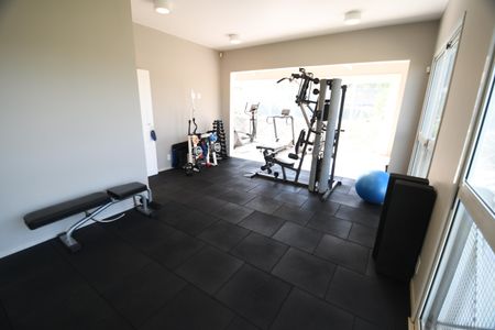 Casa de condomínio à venda com 196m², 3 quartos e 4 vagasÁrea comum - Academia