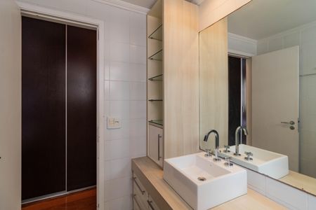 Apartamento para alugar com 68m², 2 quartos e 1 vaga Apartamento para alugar com 68m², 2 quartos e 1 vagaBanheiro da Suíte