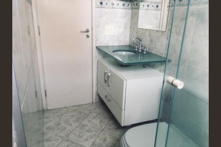 Banheiro de apartamento para alugar com 2 quartos, 75m² em Vila Romana, São Paulo