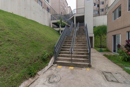 Apartamento para alugar com 37m², 2 quartos e sem vaga Apartamento para alugar com 37m², 2 quartos e sem vagaEscadas