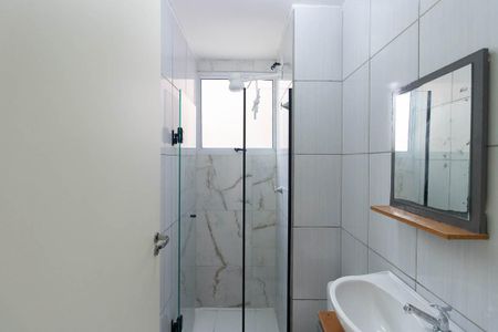 Banheiro de apartamento para alugar com 2 quartos, 37m² em Jardim Recanto Verde, São Paulo