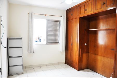 Casa de condomínio à venda com 294m², 3 quartos e 3 vagas Casa de condomínio à venda com 294m², 3 quartos e 3 vagasDetalhe - Quarto 01