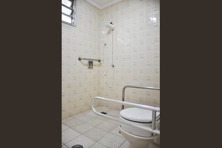 Casa de condomínio à venda com 294m², 3 quartos e 3 vagas Casa de condomínio à venda com 294m², 3 quartos e 3 vagasDetalhe - Banheiro Social