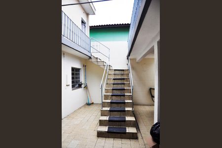 Casa de condomínio à venda com 294m², 3 quartos e 3 vagas Casa de condomínio à venda com 294m², 3 quartos e 3 vagasDetalhe - Escada - Edícola