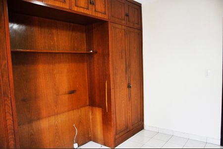 Casa de condomínio à venda com 294m², 3 quartos e 3 vagas Casa de condomínio à venda com 294m², 3 quartos e 3 vagasDetalhe - Quarto 01