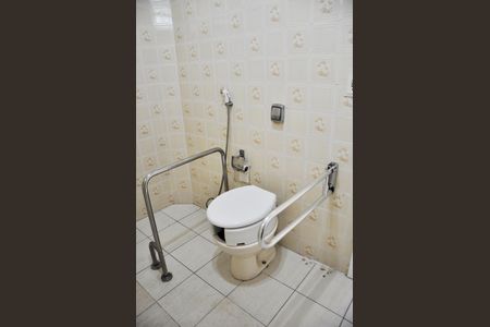 Casa de condomínio à venda com 294m², 3 quartos e 3 vagas Casa de condomínio à venda com 294m², 3 quartos e 3 vagasDetalhe - Banheiro Social