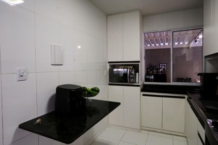 Apartamento à venda com 136m², 2 quartos e 1 vaga Apartamento à venda com 136m², 2 quartos e 1 vagaCozinha e Área de Serviço