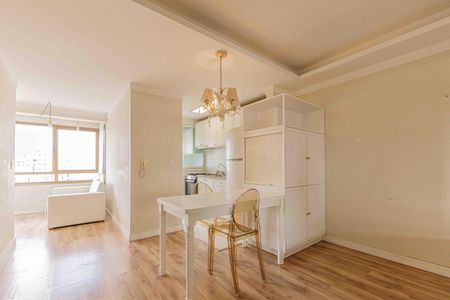 Sala de apartamento para alugar com 1 quarto, 45m² em Rio Branco, Porto Alegre