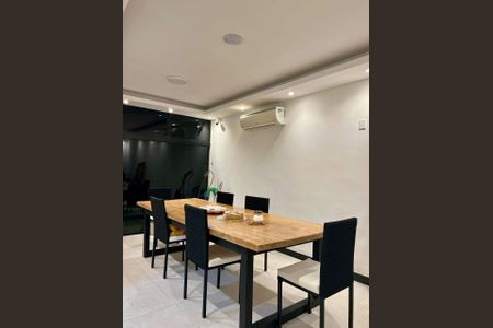 Casa para alugar com 240m², 3 quartos e 2 vagas Casa para alugar com 240m², 3 quartos e 2 vagasSala