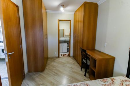 Suíte - armários de apartamento para alugar com 1 quarto, 49m² em Jardim Londrina, São Paulo