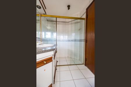 Casa de condomínio à venda com 420m², 3 quartos e 6 vagasBanheiro da Suíte