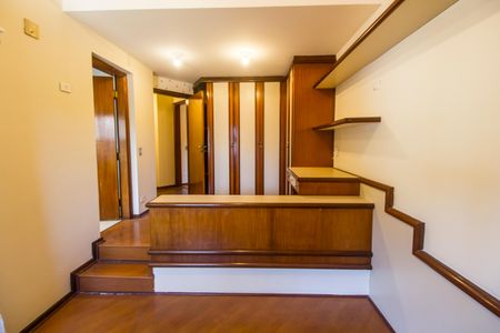 Casa de condomínio à venda com 420m², 3 quartos e 6 vagasSuíte 3