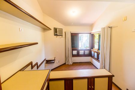 Casa de condomínio à venda com 420m², 3 quartos e 6 vagasSuíte 3