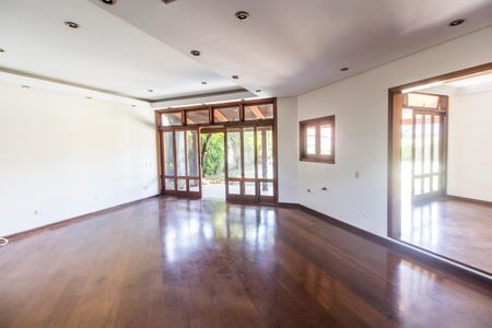 Casa de condomínio à venda com 420m², 3 quartos e 6 vagasSala 