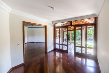 Casa de condomínio à venda com 420m², 3 quartos e 6 vagasSala