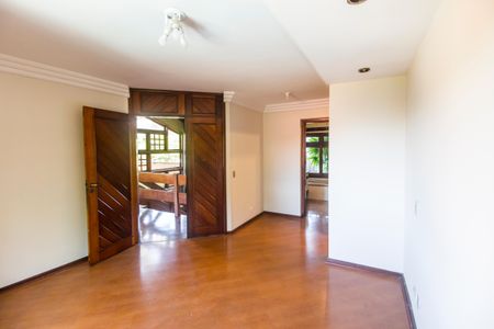 Casa de condomínio à venda com 420m², 3 quartos e 6 vagasSuíte master