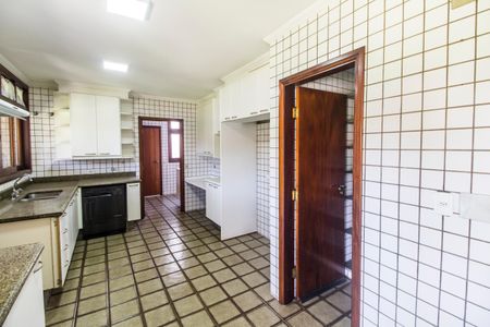 Casa de condomínio à venda com 420m², 3 quartos e 6 vagasÁrea de Serviço