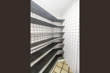 Casa de condomínio à venda com 420m², 3 quartos e 6 vagasDespensa