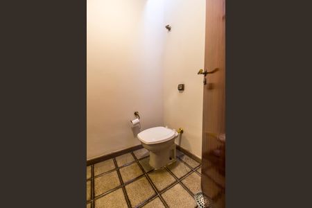 Casa de condomínio à venda com 420m², 3 quartos e 6 vagasLavabo